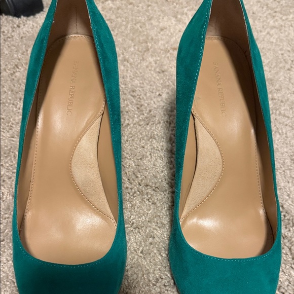 Banana Republic Emerald Green Suede Pumps - size 9 - Picture 9 of 10